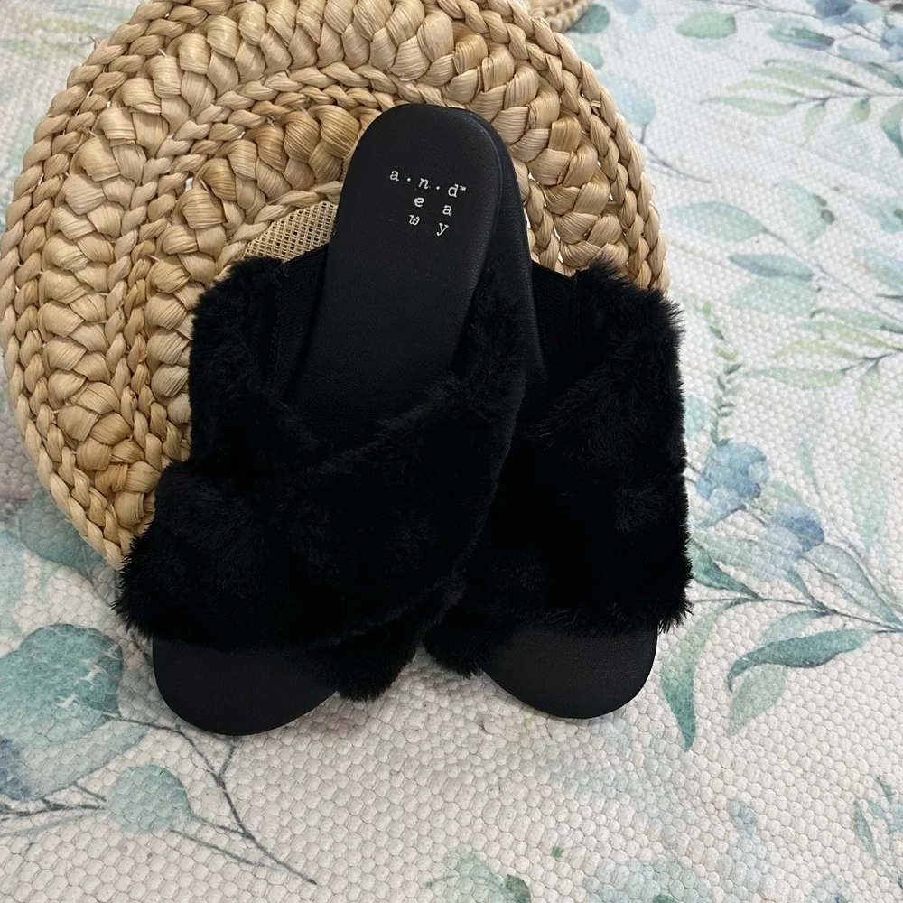 A New Day Women’s Black Fuzzy Slide Sandals Size 5.5 Crossband Faux Fur New